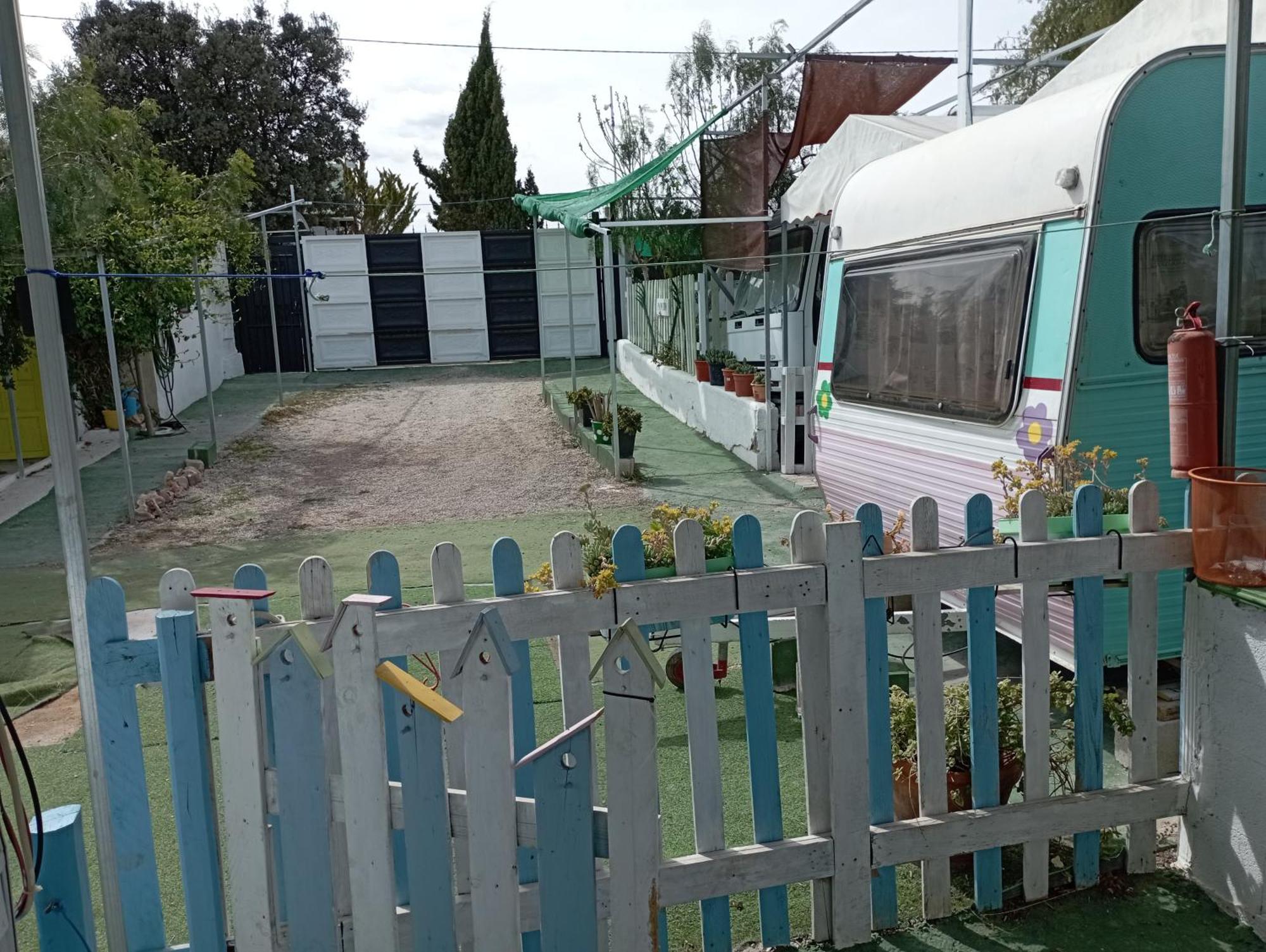Caravanas Y Habitaciones Para Relajarse Сакс Екстериор снимка