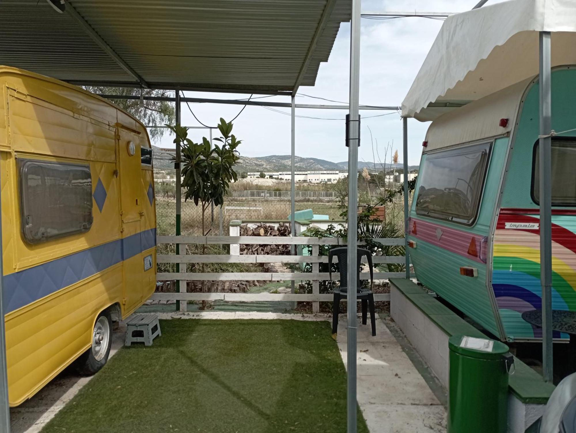 Caravanas Y Habitaciones Para Relajarse Сакс Екстериор снимка
